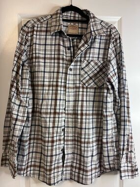 Men Brown and white plaid button-up shirt #plaidshirt